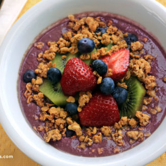 A delicious and healthy acai breakfast bowl