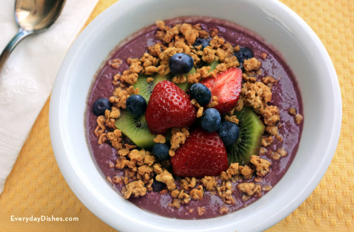 A delicious and healthy acai breakfast bowl