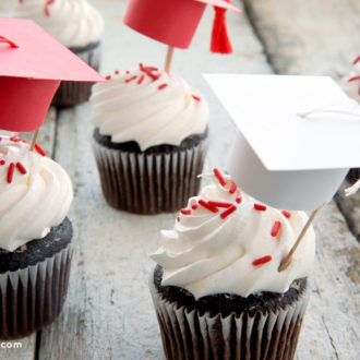 Some cupcakes with DIY graduation cap toppers.