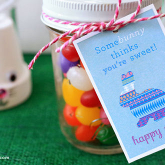 Simple DIY printable Easter labels for gifts.