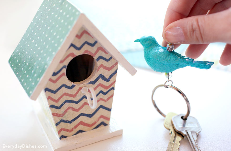 Fliyeong Sparrow Birdhouse Key Ring Wall Mounted Key Holder Bird Nest Keychain Wall Decoration for Home Living Room Decor 