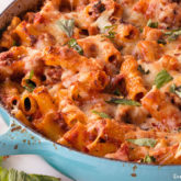 A dish of delicious baked ziti.