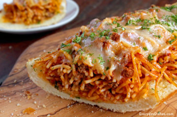 Garlic bread spaghetti sandwich recipe