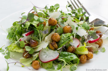 Microgreens salad with roasted chickpeas recipe