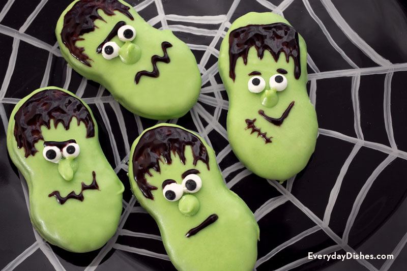 Halloween Frankenstein cookies - Everyday Dishes