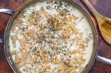Creamy White Garlic Pasta Sauce