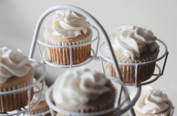 Best Whipped Vanilla Frosting Recipe for Cake Icing