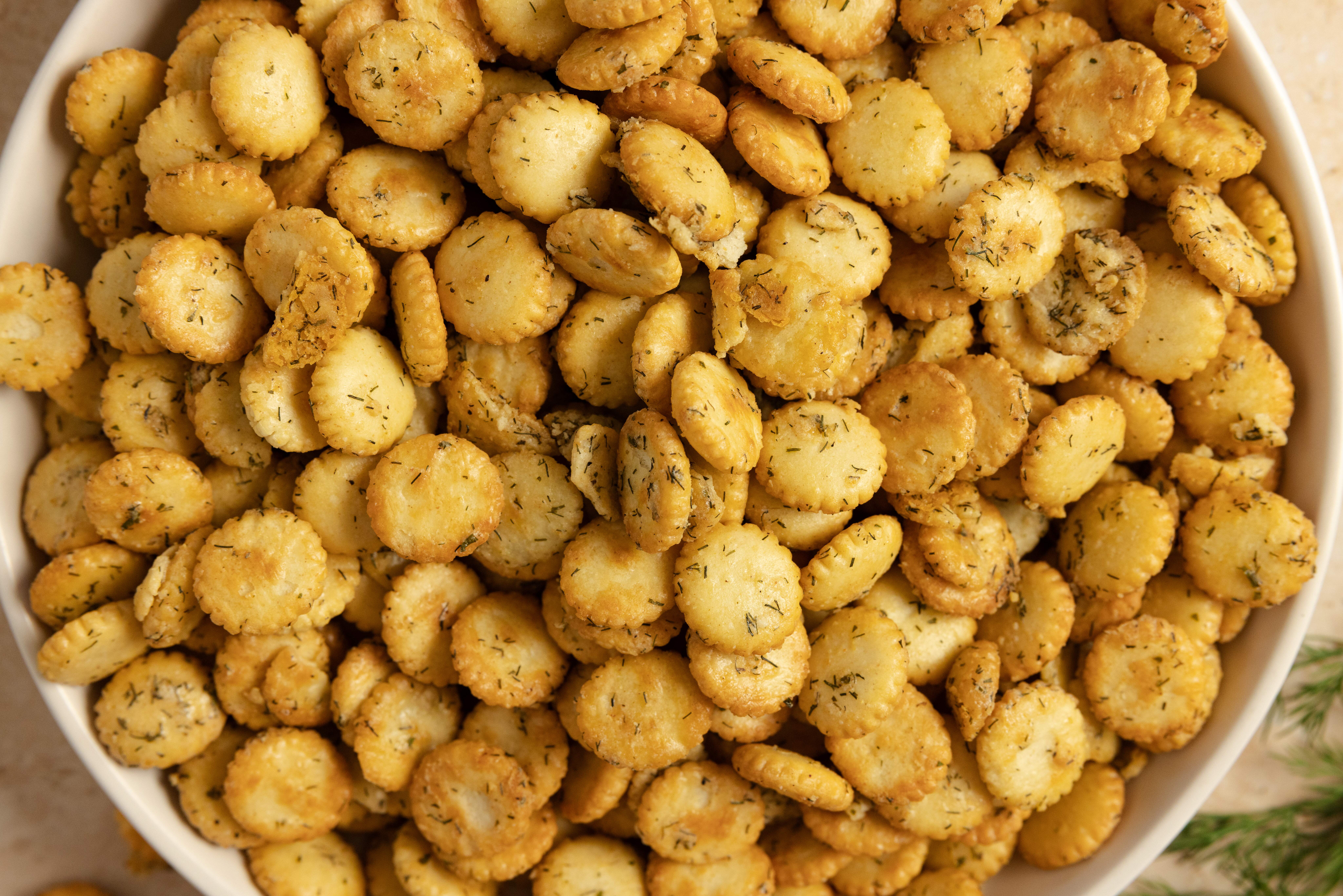 how to season crackers