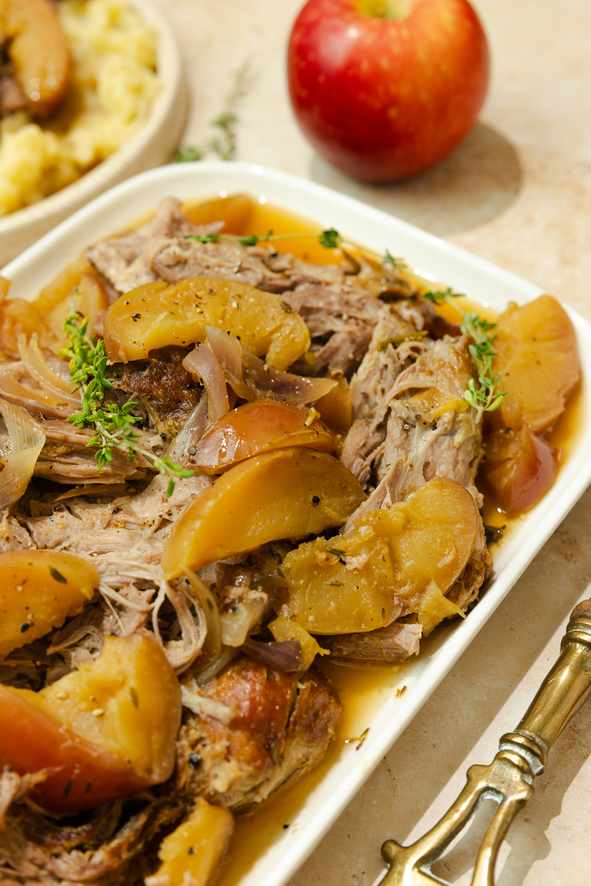 braised pork with apples