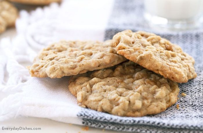 chewy oatmeal toffee cookies